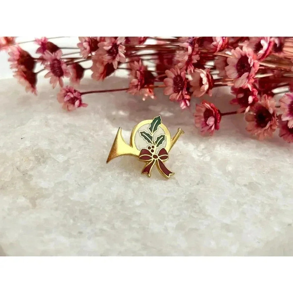 Gold T French Horn Bow Tie + Mistletoe Green & Red Enamel Christmas Pin | Brooch - Picture 4 of 8